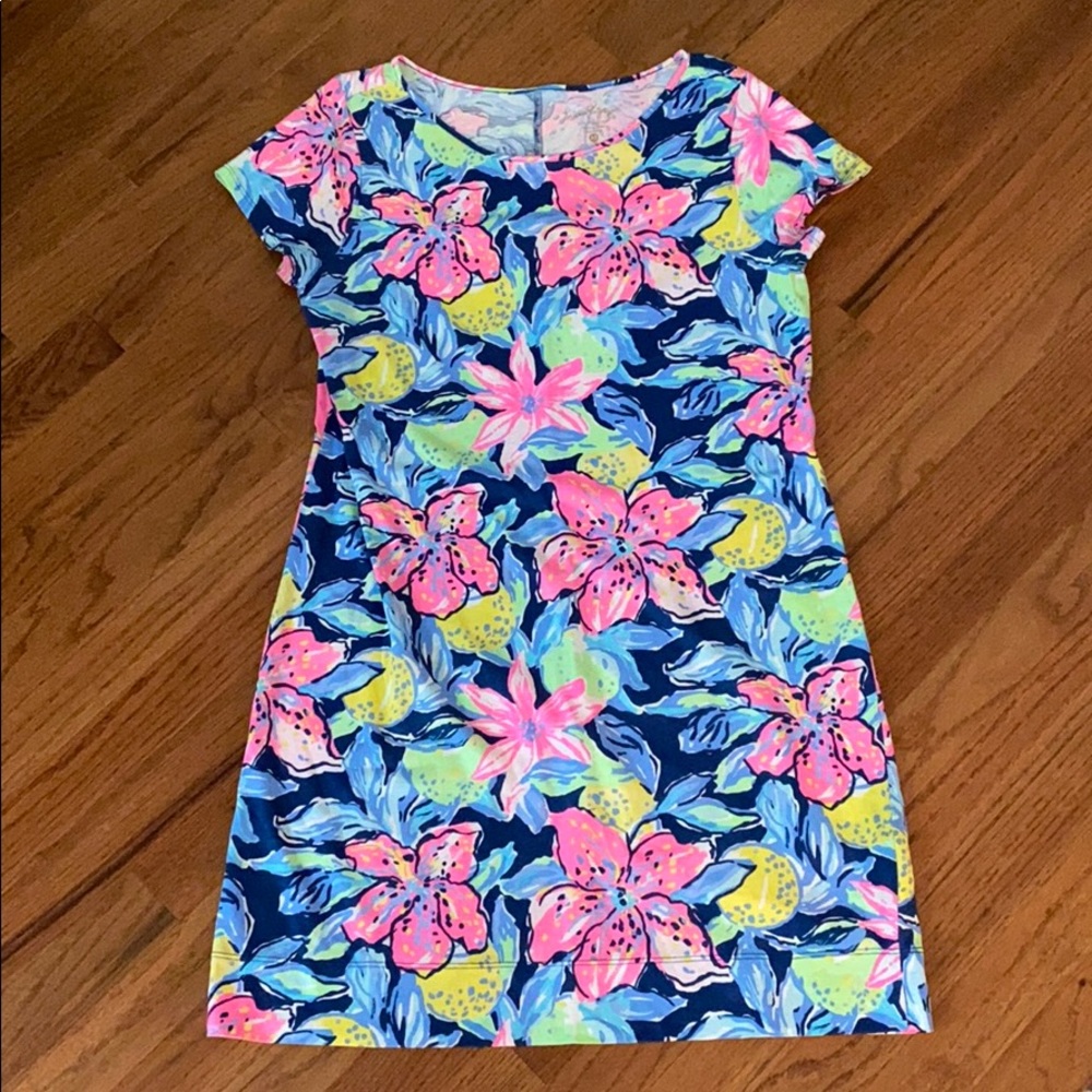 Great condition short sleeve Lilly!